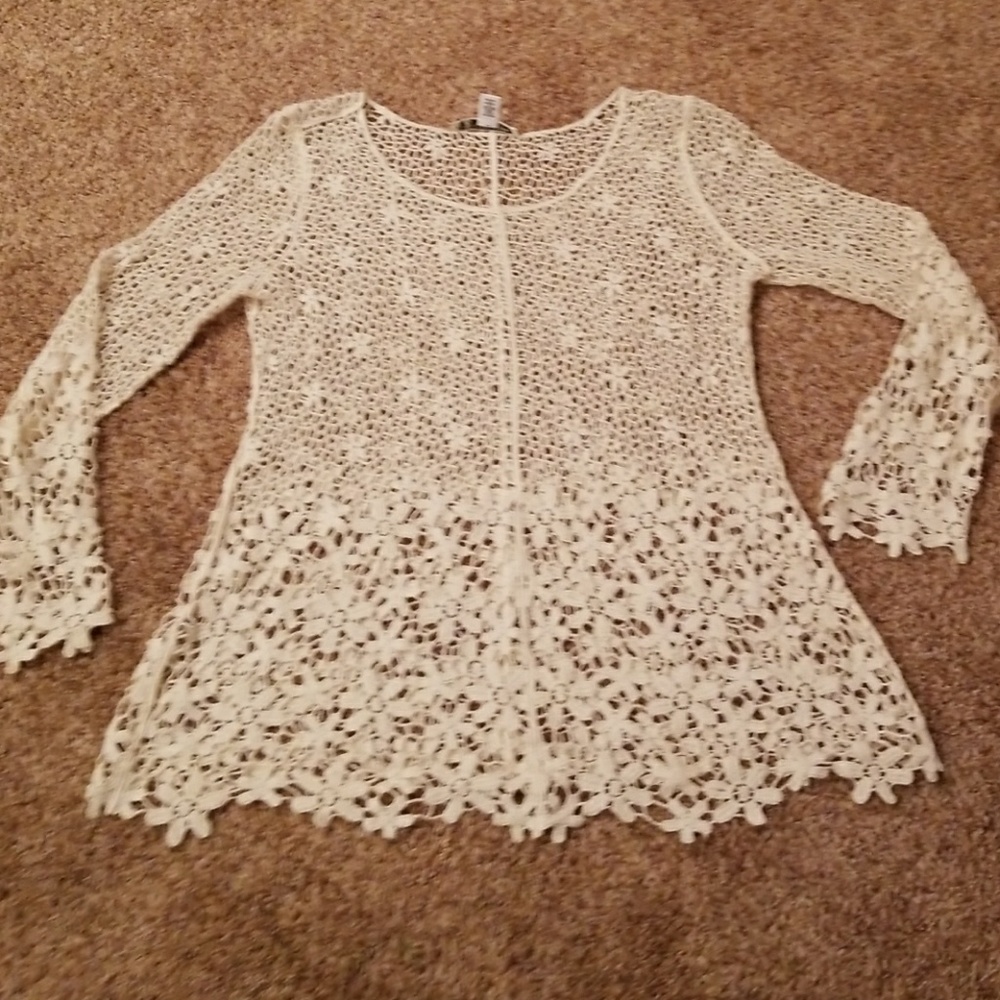 Versona Flowered Lace Top